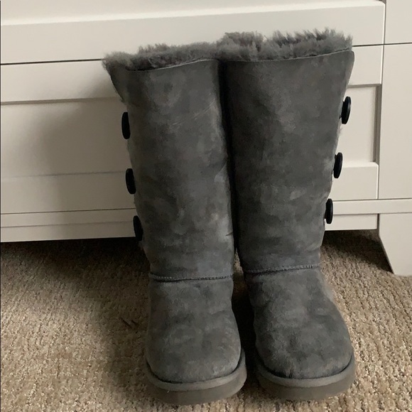 Tall Bailey Button Grey Uggs - Picture 3 of 6